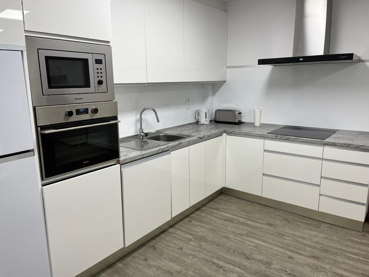 Apartamento En La Playa. Free Parking. Free Wifi L' Escala Bagian luar foto