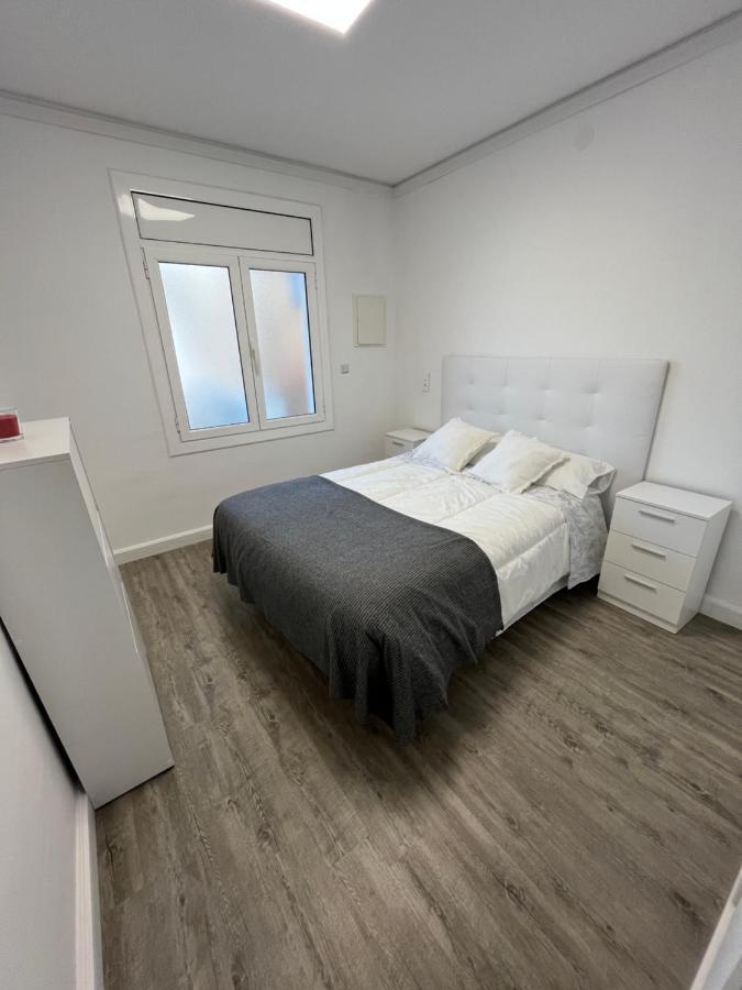 Apartamento En La Playa. Free Parking. Free Wifi L' Escala Bagian luar foto