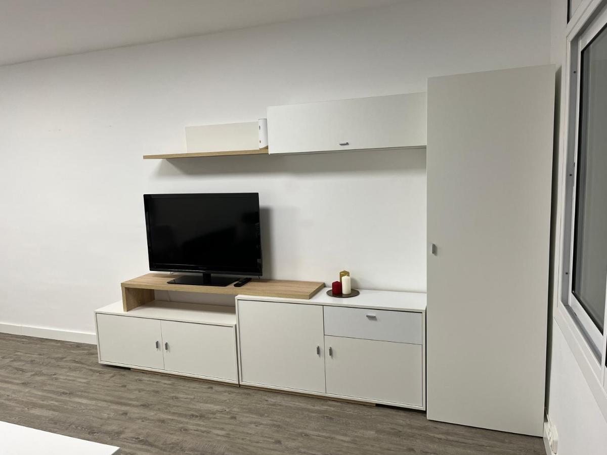 Apartamento En La Playa. Free Parking. Free Wifi L' Escala Bagian luar foto